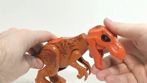 Динозавр из ЛЕГО игрушка для детей. Распаковка динозавра. Развивающая игрушка из конструктор LEGO.