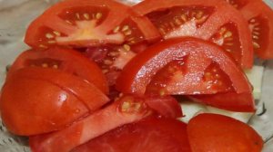 Салат из помидоров и плавленного сыра