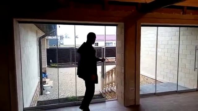 Безрамное остекление веранды, беседки, ресторана и кафе. Система Слайд Люкс. Закалённое стекло.