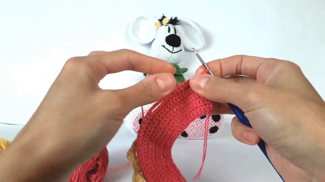 Мышка крючком. Вязаная мышка. Схема мышки. Игрушки крючком. Вязание для начинающих (Урок 5 Платье)