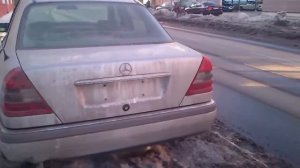 Mercedes C280 обнял столб / Mercedes C280 hugged post