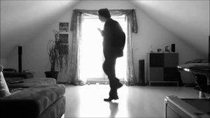 Итальянец в шляпе круто танцует