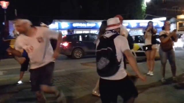 Поляки, Японцы и русские девушки танцуют "Калинку" в Волгограде смотреть онлайн