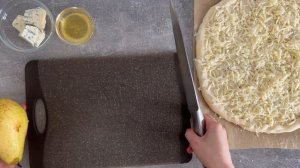 Пицца с ГРУШЕЙ И СЫРОМ на настоящем итальянском тесте!