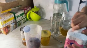 Готовлю смузи с бананом и ягодами!