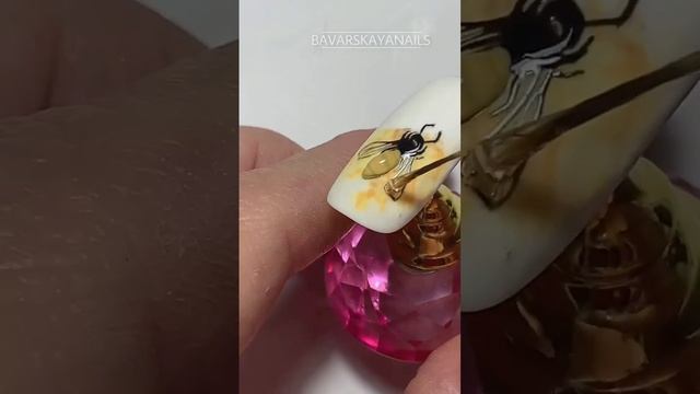 Пчёлка на ногтях.Объёмный дизайн ногтей смотреть онлайн