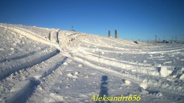 Снегоход рысь с двигателем лифан 24!!! Небольшие тесты рыси по мокрому снегу и подъёмы в гору!!! смотреть онлайн