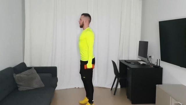 Подъем гантелей перед собой