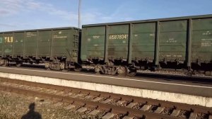 2ТЭ25Км-0012 с грузовым поездом и ТЭП70 с пассажирским поездом №302 Минск - Адлер на станции Клинцы