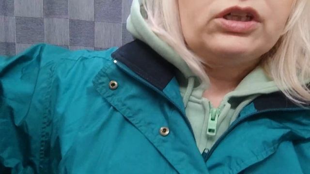 Зашла в Секонд Хенд Humana Весенняя коллекция Яркие цвета #рекомендации #латвия #секондхенд #humana