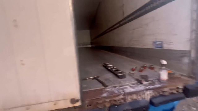 Готовлю два грузовика к рейсам смотреть онлайн