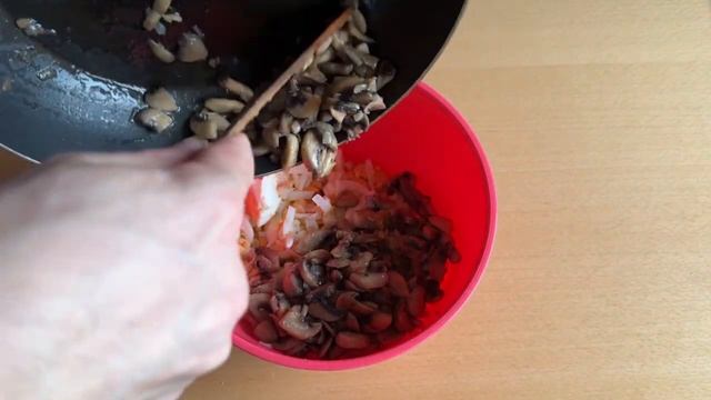 Съедят за минуту! Бесподобный салат с жареными грибами, на каждый день и на праздник! смотреть онлайн