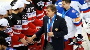 Тренер Олег Знарок разносит хоккеистов сборной России после проигрыша канадцам