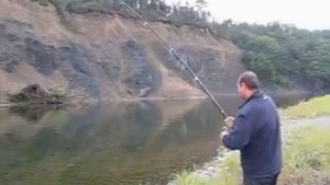 Fishing from Sakhalin = Сахалинская рыбалка на таежной речке, кета на спин...