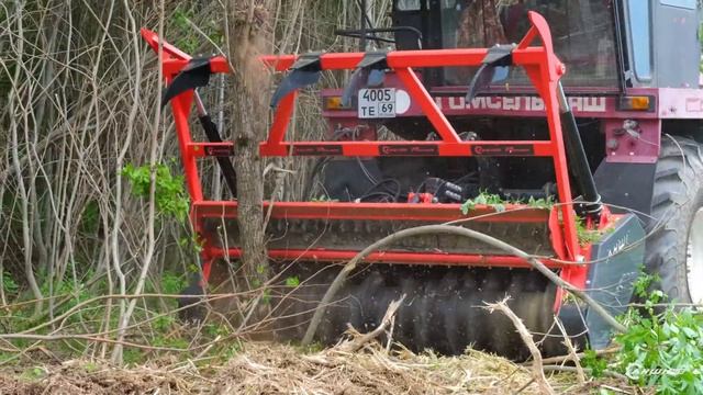 Мульчер PRINOTH (AHWI) M550m-2410 и трактор УЭС-280 (Полесье) на залежных землях Тверской области смотреть онлайн