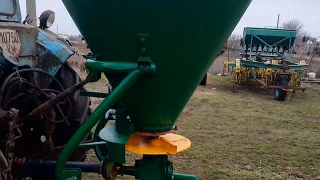No-Till. Разбрасыватель удобрений РУМ-0.5 МВД, после восстановления. смотреть онлайн