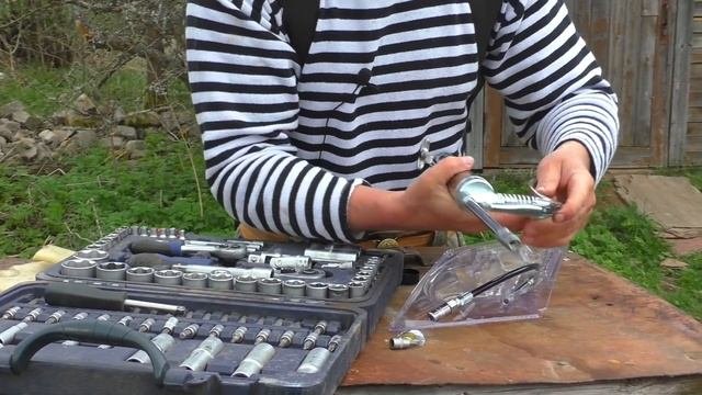 Шприц для смазки.