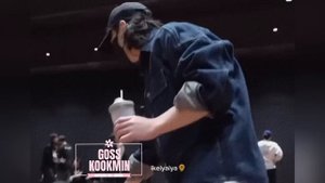 JUNGKOOK AMA A JIMIN Y LO DEMUESTRA SIENDO SU FAN NUMERO UNO