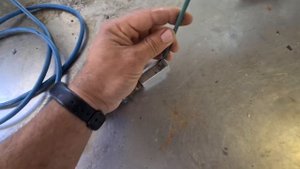 Винтовой сварочный держатель электродов,  своими руками.