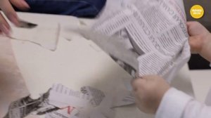 Ребенок сосет палец и грызет ногти: как ему помочь?