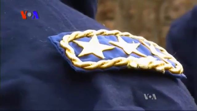 Peran Media dalam Masyarakat (3) - VOA Dunia Kita смотреть онлайн