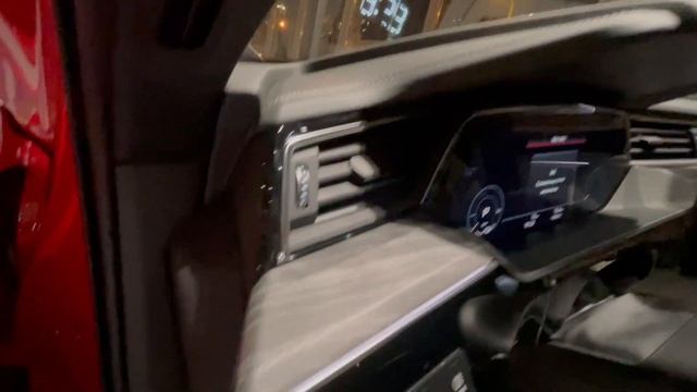 Обзор Audi Etron 0992 смотреть онлайн