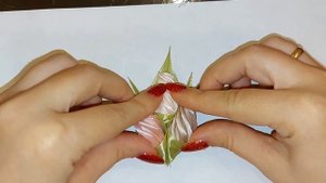 Брошь ( бутоньерка) канзаши из атласных лент