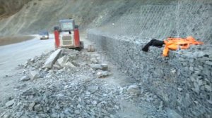 Монтаж габионов. Устройство подпорной стены из габионов..mp4