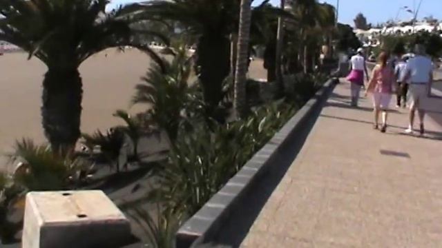 ИСПАНИЯ: Пляж на острове Ланзароте в Пуэрто дель Кармен Канары... Lanzarote