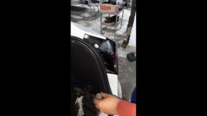 Как снять задние фонари авто Tesla Model 3