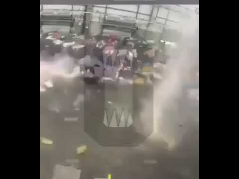 Wildberries затопило Момент прорыва кровли на складе в электростали смотреть онлайн