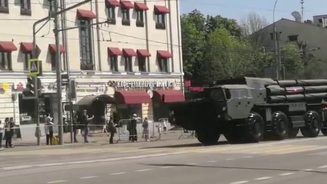 БОЛЬШЕ 100 ТАНКОВ в Центре Москвы! Вся ВОЕННАЯ техника ПАРАДА ПОБЕДЫ в Москве 2019 год (360p).mp4