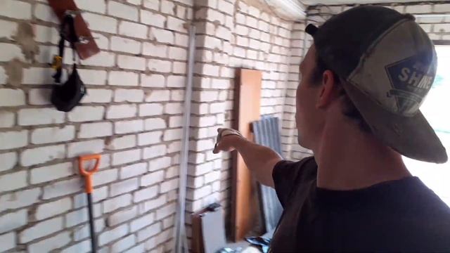 ? ГАРАЖ ПОД МАСТЕРСКУЮ ч.4| ЗАВЕЛИ ЭЛЕКТРИЧЕСТВО | ГРУНТУЮ-КРАШУ ВОРОТА | СВОИМИ РУКАМИ смотреть онлайн