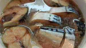 Соленая скумбрия кусочками