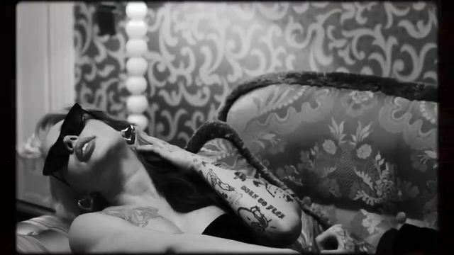 В белом платье и фате: Инстасамка готовится к свадьбе после предложения в Париже смотреть онлайн