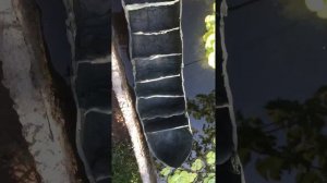 Огромный корабль из пластилина тонет.