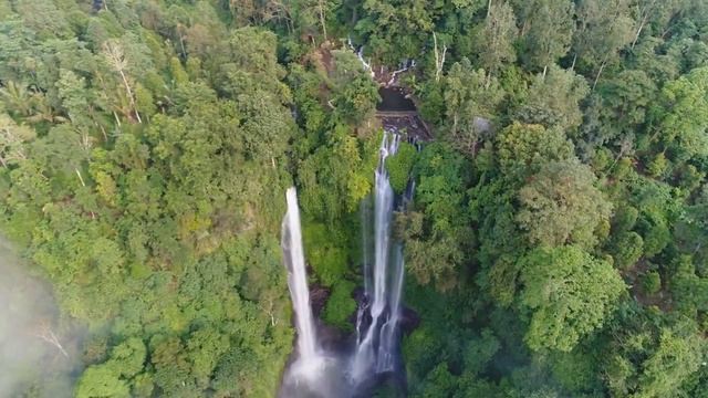Бали. Индонезия. Водопады. Gitgit Waterfall.