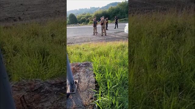 🤬Людоловы окружили толпой мужика, чтобы отправить его на верную смерть во благо Зеленского...