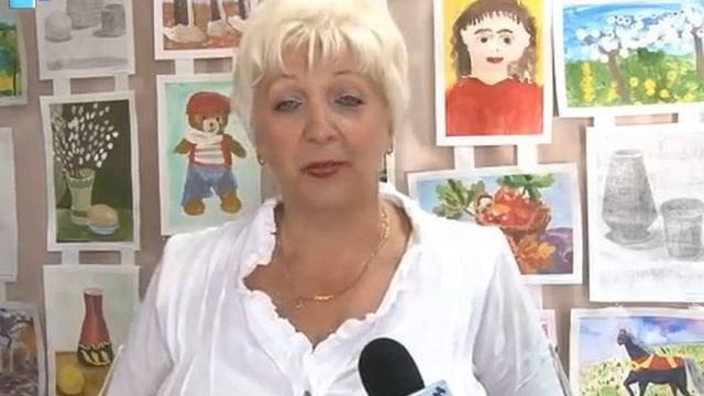 На закрытие выставки детского творчества лучшим авторам были вручены грамоты. смотреть онлайн