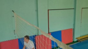 Упражнения для освоения техники нападающего удара в волейболе
