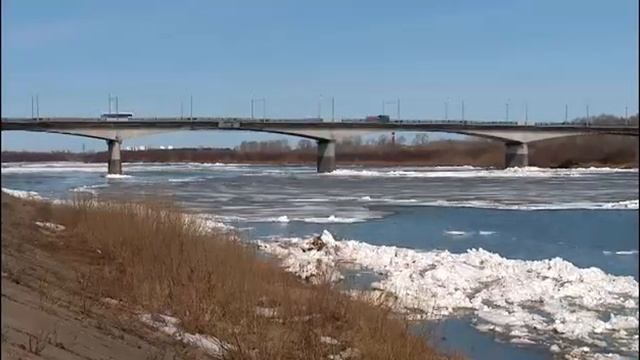 Ледоход на реке Вятке в Кирове 16 апреля 2018 г. Timelapse смотреть онлайн