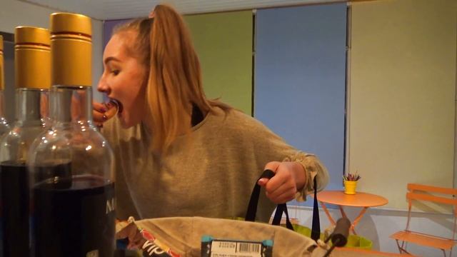ЗАХВАТИЛИ КАФЕ ВКУСНЯШЕК!!!