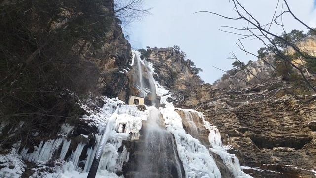 ВОДОПАД УЧАН-СУ И ПОЧЕМУ ВСЕ НА НЁМ ПОМЕШАЛИСЬ. КРЫМ 2020 смотреть онлайн
