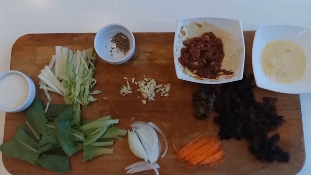 Китайская кухня.  Жареный рис с говядиной и овощами.