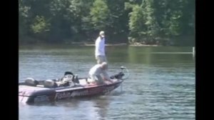 SC, NC bass fishing guide Rusty White spends the day on Falls Lake with Brian Fritts; part2.wmv