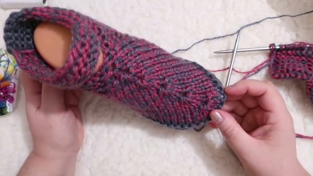 СЛЕДКИ СПИЦАМИ БЕЗ ЕДИНОГО ШВА. ОЧЕНЬ УДОБНЫЕ!! ПОДРОБНЫЙ МАСТЕР КЛАСС. смотреть онлайн