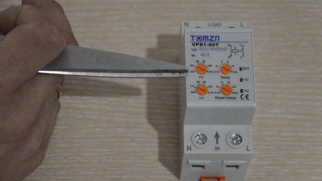 Реле контроля напряжения 220V, Зашита от скачков, пониженого-повышенного напряжения сети. смотреть онлайн