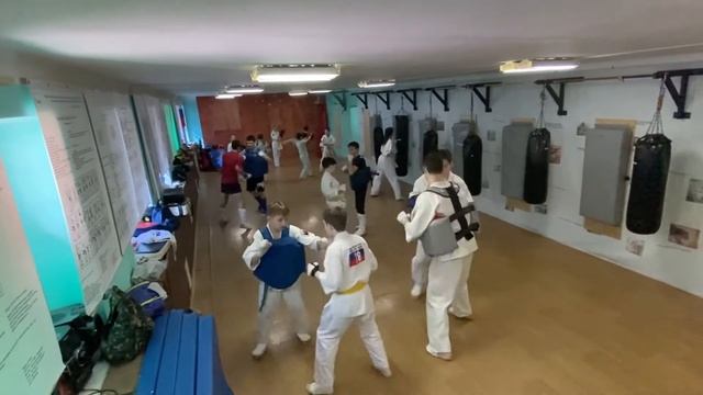 Утренняя тренировка 05 апреля 2022 года. Киокусинкай каратэ в Климовске на Западной 12. смотреть онлайн