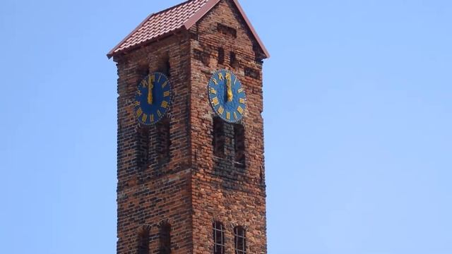 Калининградская обл.г. Неман. Башенные часы замка Рагнит.  Turmuhr von Schloss Ragnit.