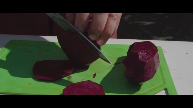 Борщ в казане на костре в Подмосковье. Еда в деревне. смотреть онлайн